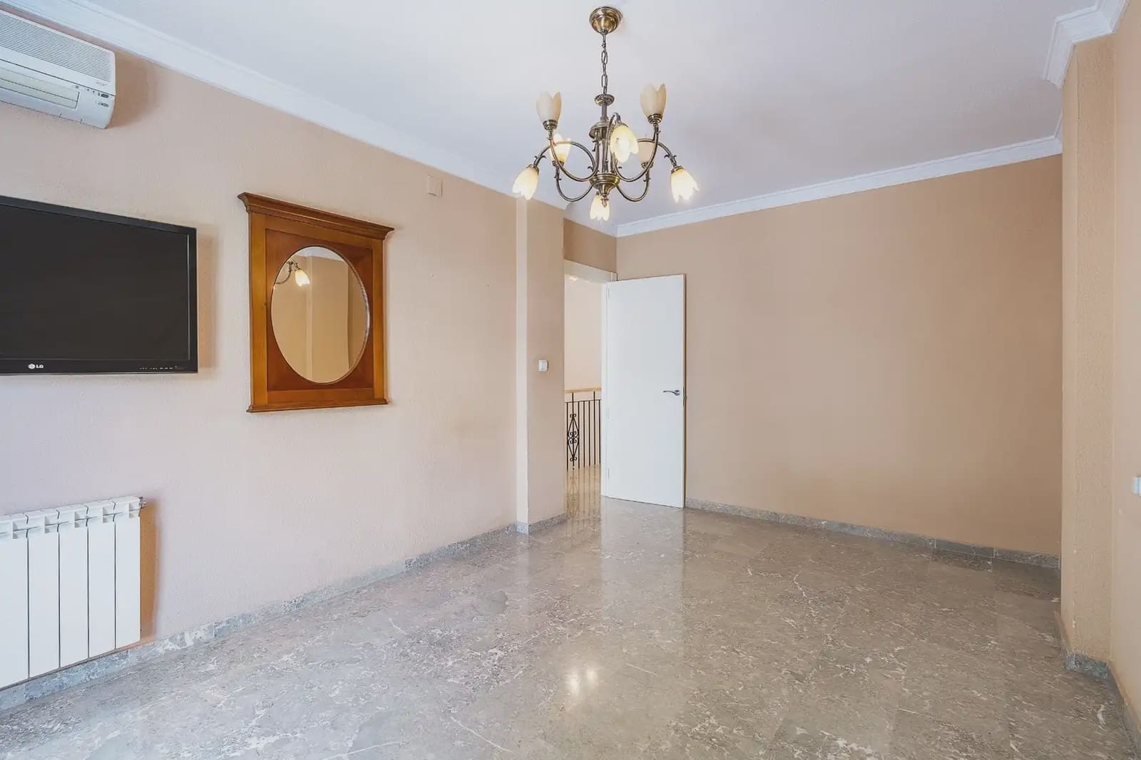 5 slaapkamer Huis te koop in Huetor Vega met garage - € 323.000 (Ref: 9902629)