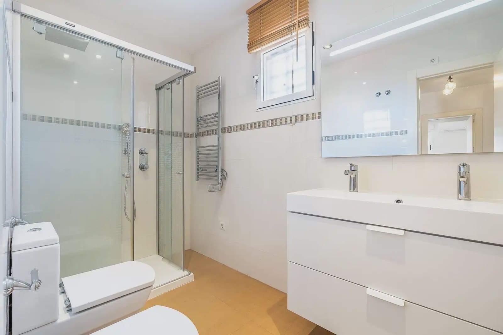 5 slaapkamer Huis te koop in Huetor Vega met garage - € 323.000 (Ref: 9902629)