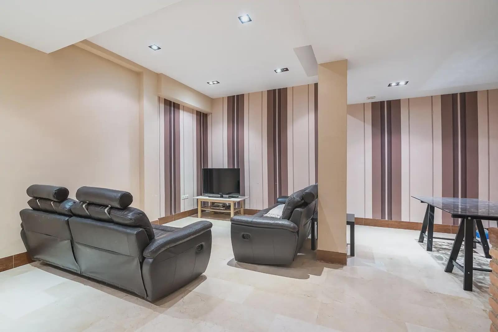 5 slaapkamer Huis te koop in Huetor Vega met garage - € 323.000 (Ref: 9902629)