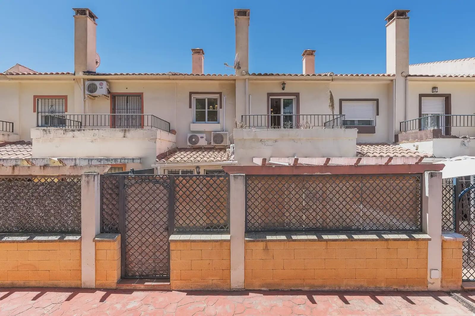 5 slaapkamer Huis te koop in Huetor Vega met garage - € 323.000 (Ref: 9902629)