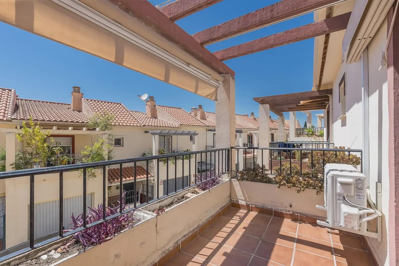 5 slaapkamer Huis te koop in Huetor Vega met garage - € 323.000 (Ref: 9902629)