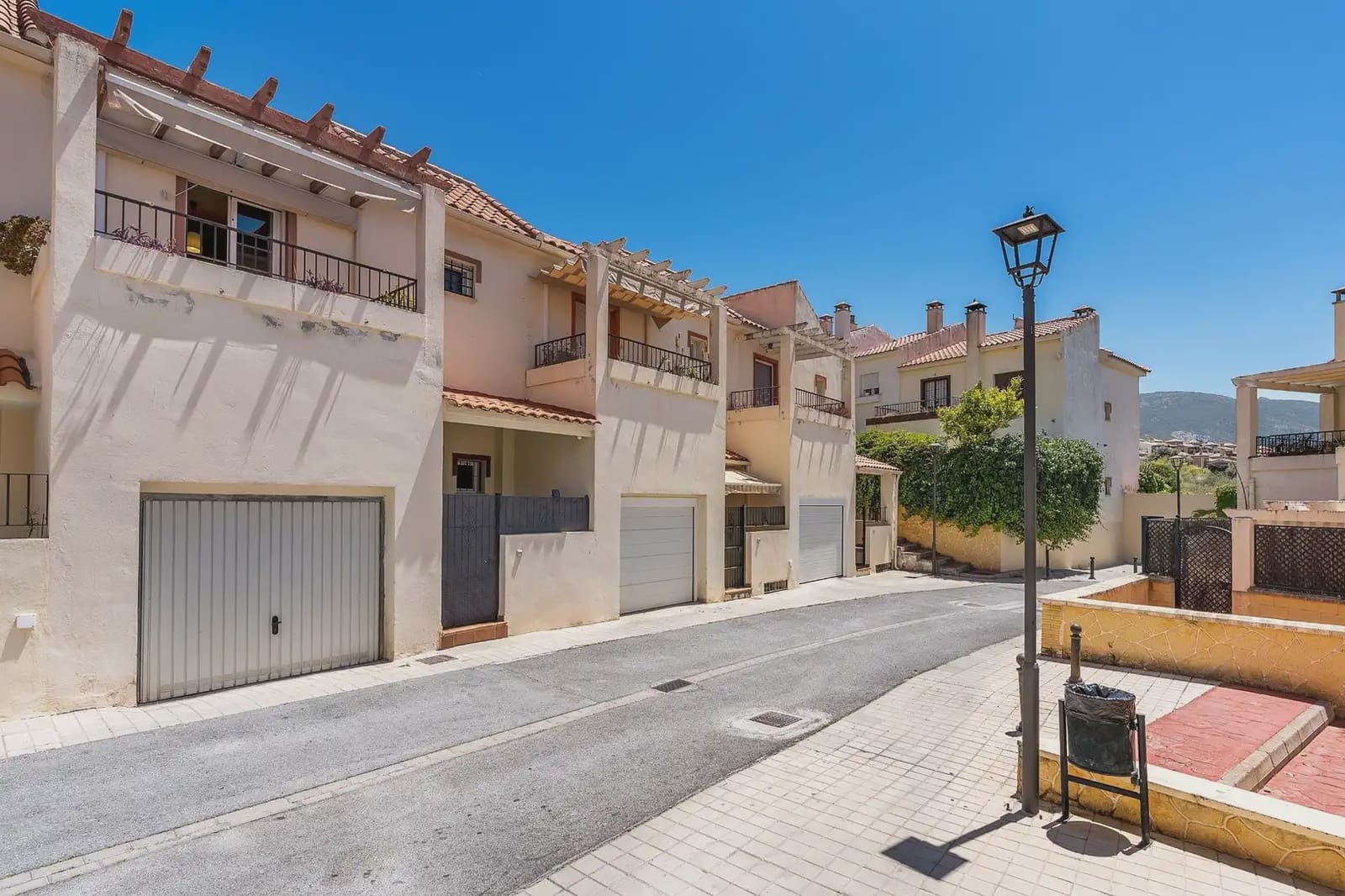 5 slaapkamer Huis te koop in Huetor Vega met garage - € 323.000 (Ref: 9902629)