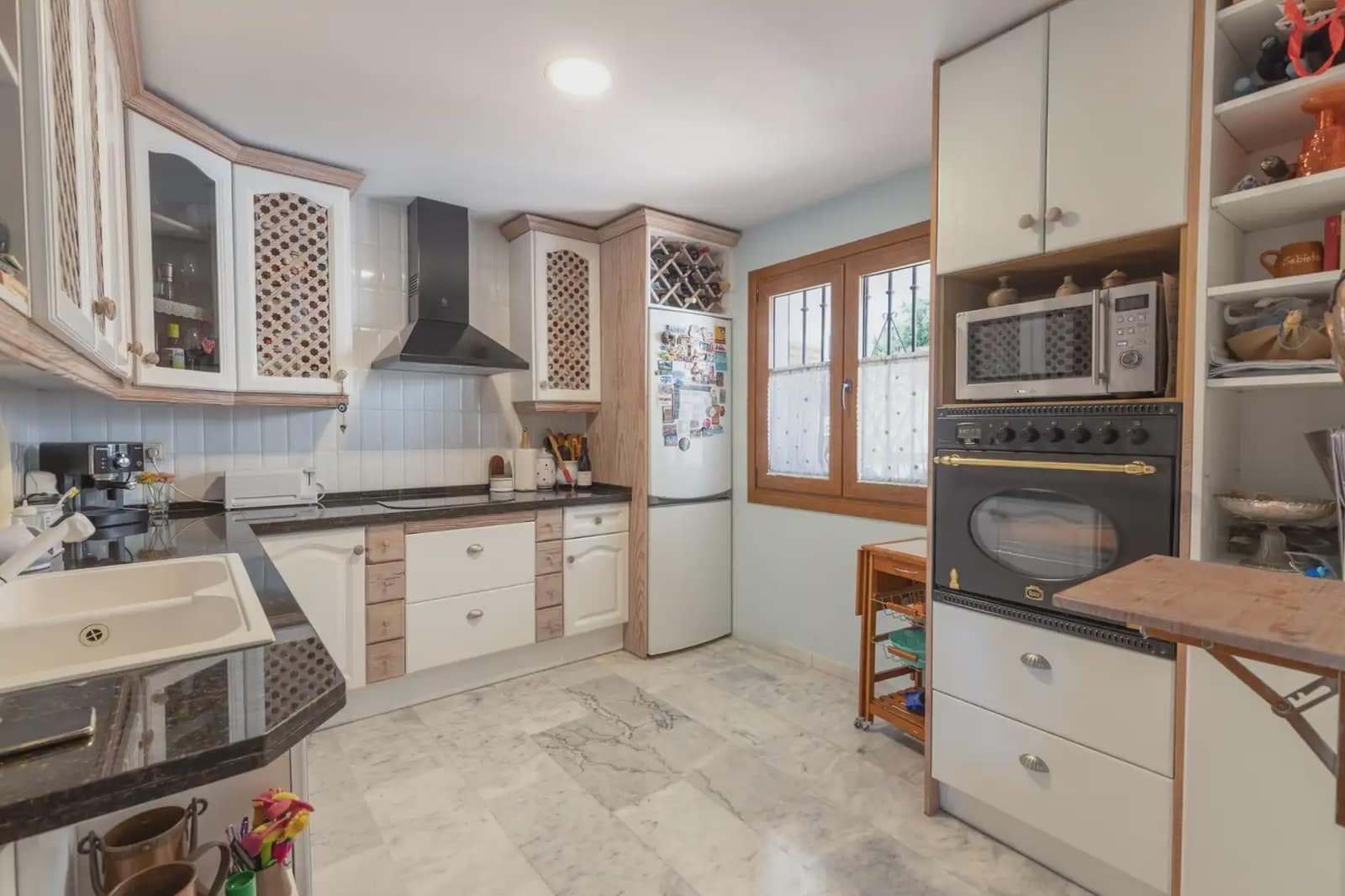 3 slaapkamer Villa te koop in La Zubia met zwembad garage - € 330.000 (Ref: 9902630)