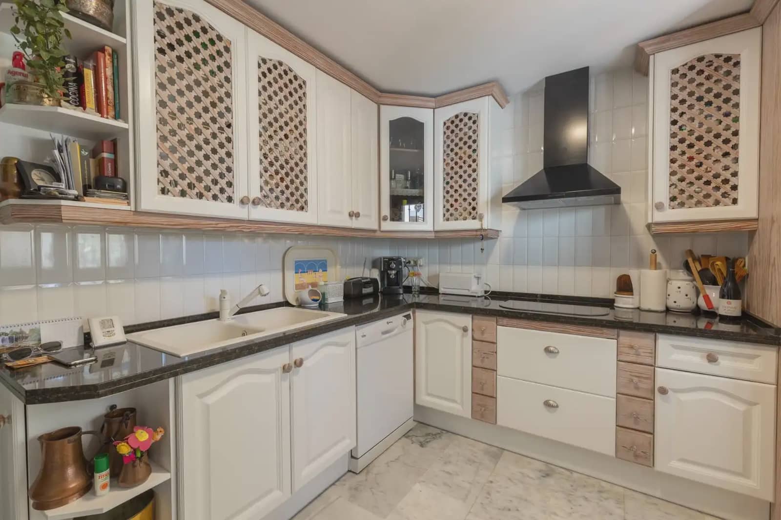 3 slaapkamer Villa te koop in La Zubia met zwembad garage - € 330.000 (Ref: 9902630)