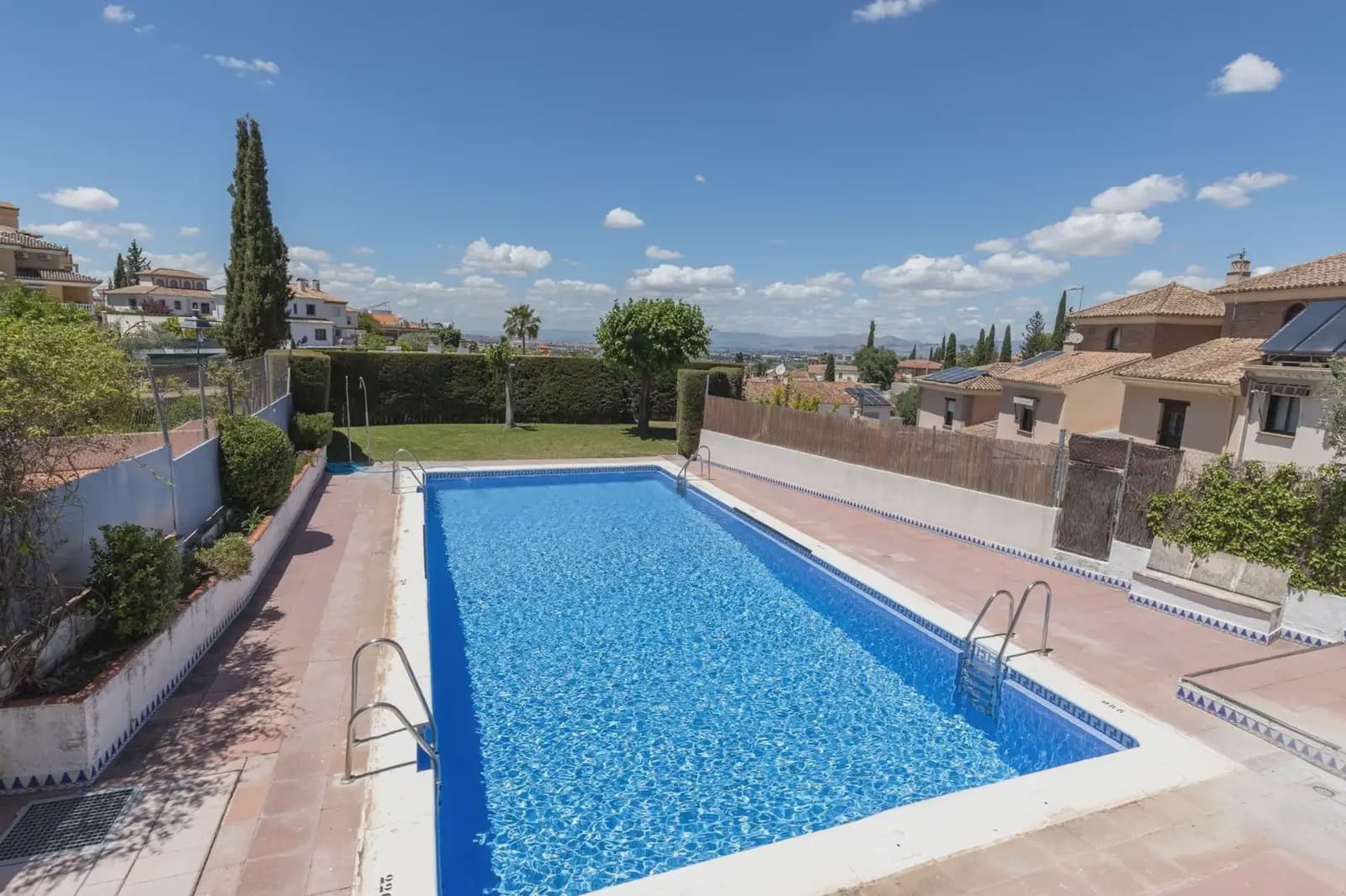3 slaapkamer Villa te koop in La Zubia met zwembad garage - € 330.000 (Ref: 9902630)