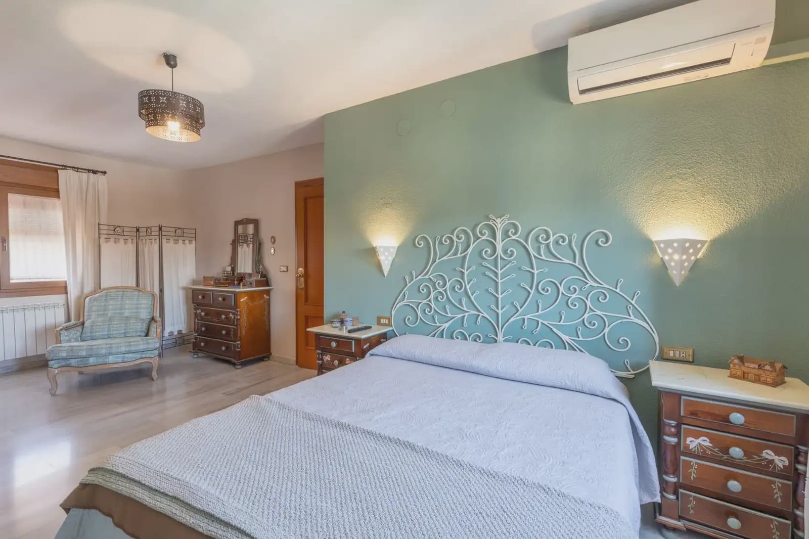 3 slaapkamer Villa te koop in La Zubia met zwembad garage - € 330.000 (Ref: 9902630)