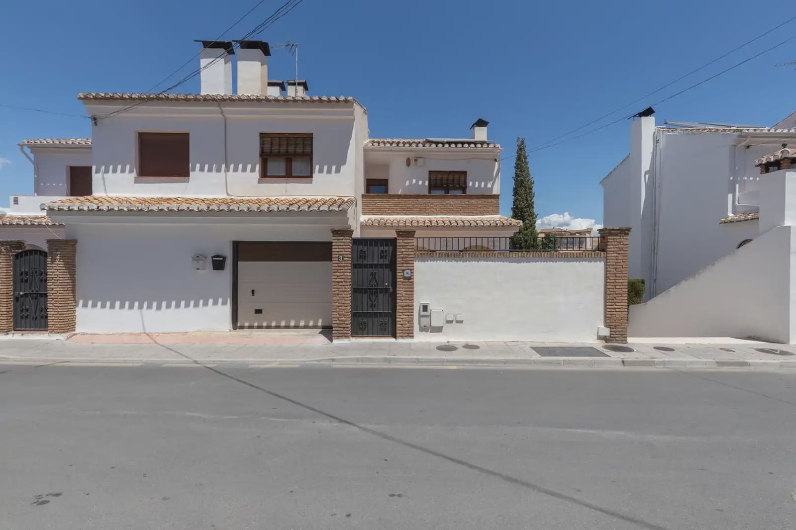 3 slaapkamer Villa te koop in La Zubia met zwembad garage - € 330.000 (Ref: 9902630)