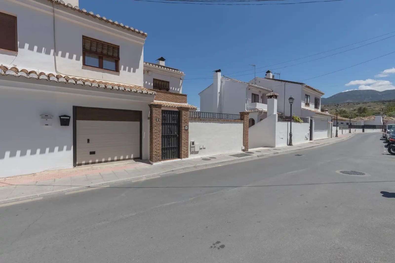 3 slaapkamer Villa te koop in La Zubia met zwembad garage - € 330.000 (Ref: 9902630)