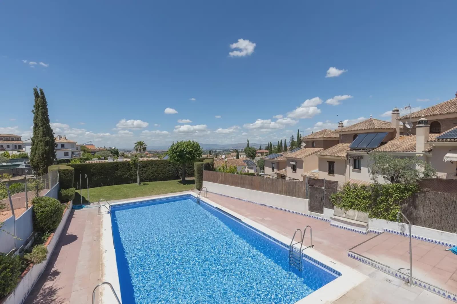 3 slaapkamer Villa te koop in La Zubia met zwembad garage - € 330.000 (Ref: 9902630)