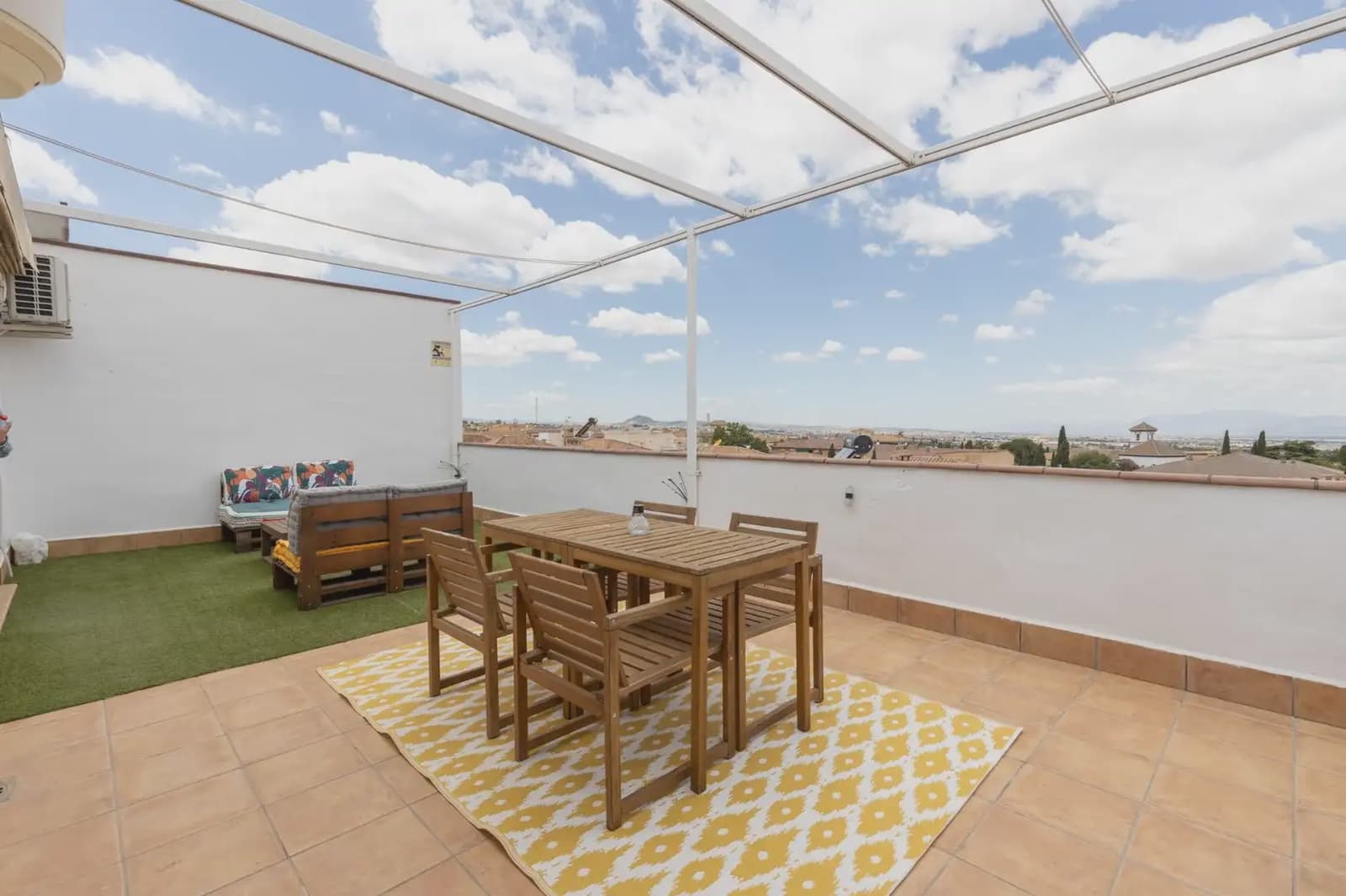 Ático de 2 habitaciones en La Zubia en venta con garaje - 265.000 € (Ref: 9904893)