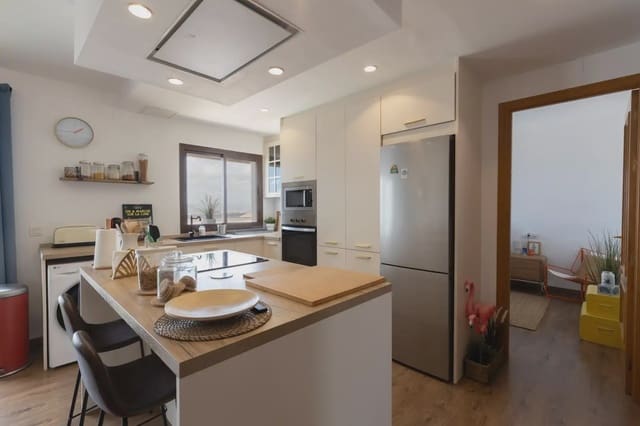 Ático de 2 habitaciones en La Zubia en venta - 265.000 € (Ref: 9904893)