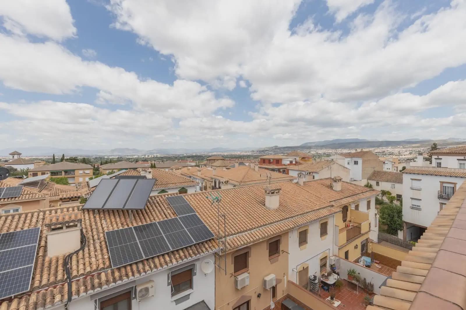 Ático de 2 habitaciones en La Zubia en venta con garaje - 265.000 € (Ref: 9904893)