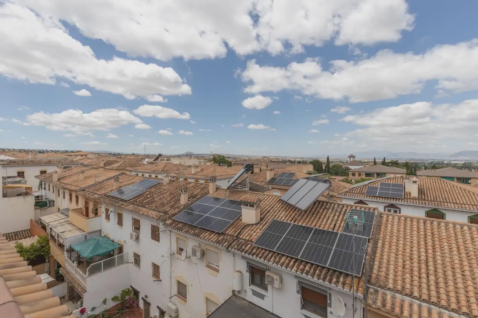 Ático de 2 habitaciones en La Zubia en venta con garaje - 265.000 € (Ref: 9904893)