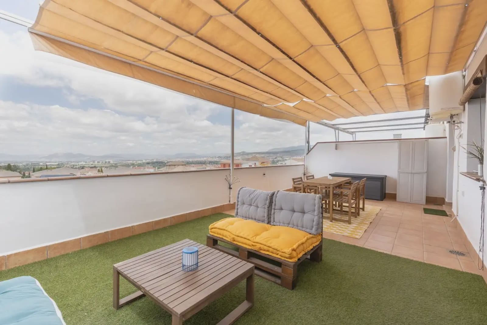 Ático de 2 habitaciones en La Zubia en venta con garaje - 265.000 € (Ref: 9904893)
