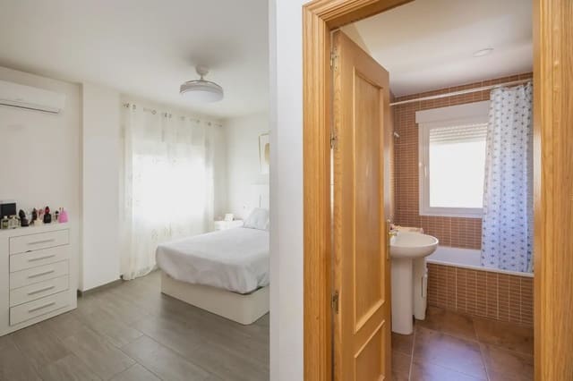 3 slaapkamer Flat te koop in Atarfe met garage - € 165.000 (Ref: 9909737)