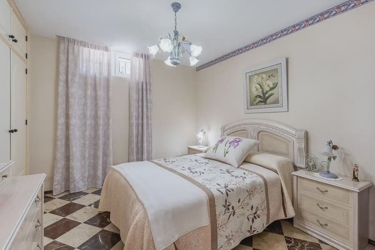 4 slaapkamer Flat te koop in Cenes de la Vega met zwembad garage - € 219.000 (Ref: 9909738)