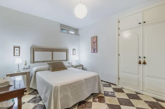 4 slaapkamer Flat te koop in Cenes de la Vega met zwembad garage - € 219.000 (Ref: 9909738)