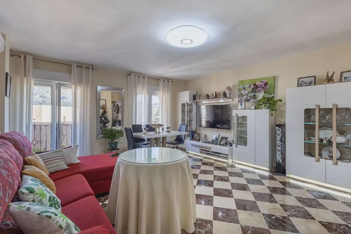 4 slaapkamer Flat te koop in Cenes de la Vega met zwembad garage - € 219.000 (Ref: 9909738)