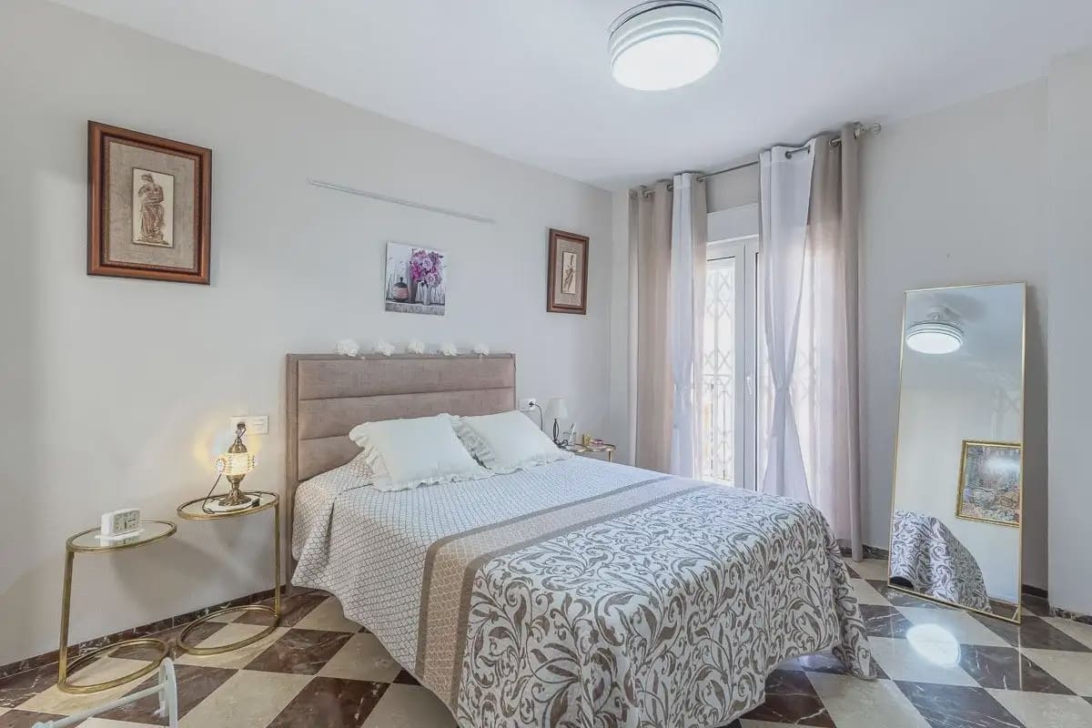 4 slaapkamer Flat te koop in Cenes de la Vega met zwembad garage - € 219.000 (Ref: 9909738)