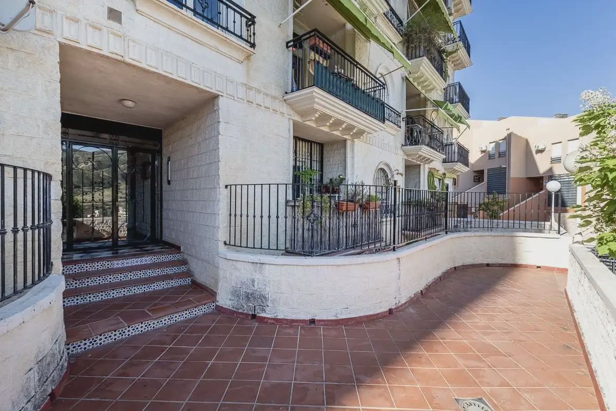 4 slaapkamer Flat te koop in Cenes de la Vega met zwembad garage - € 219.000 (Ref: 9909738)