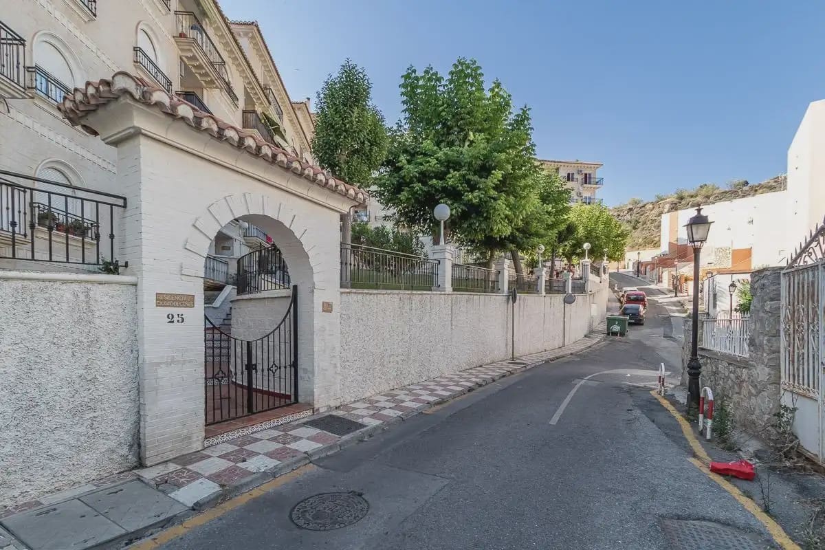 4 slaapkamer Flat te koop in Cenes de la Vega met zwembad garage - € 219.000 (Ref: 9909738)