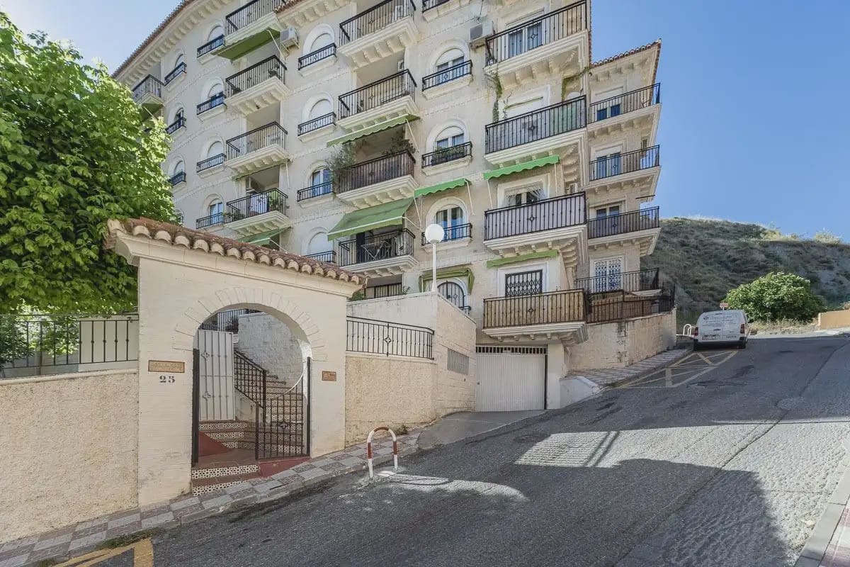 4 slaapkamer Flat te koop in Cenes de la Vega met zwembad garage - € 219.000 (Ref: 9909738)