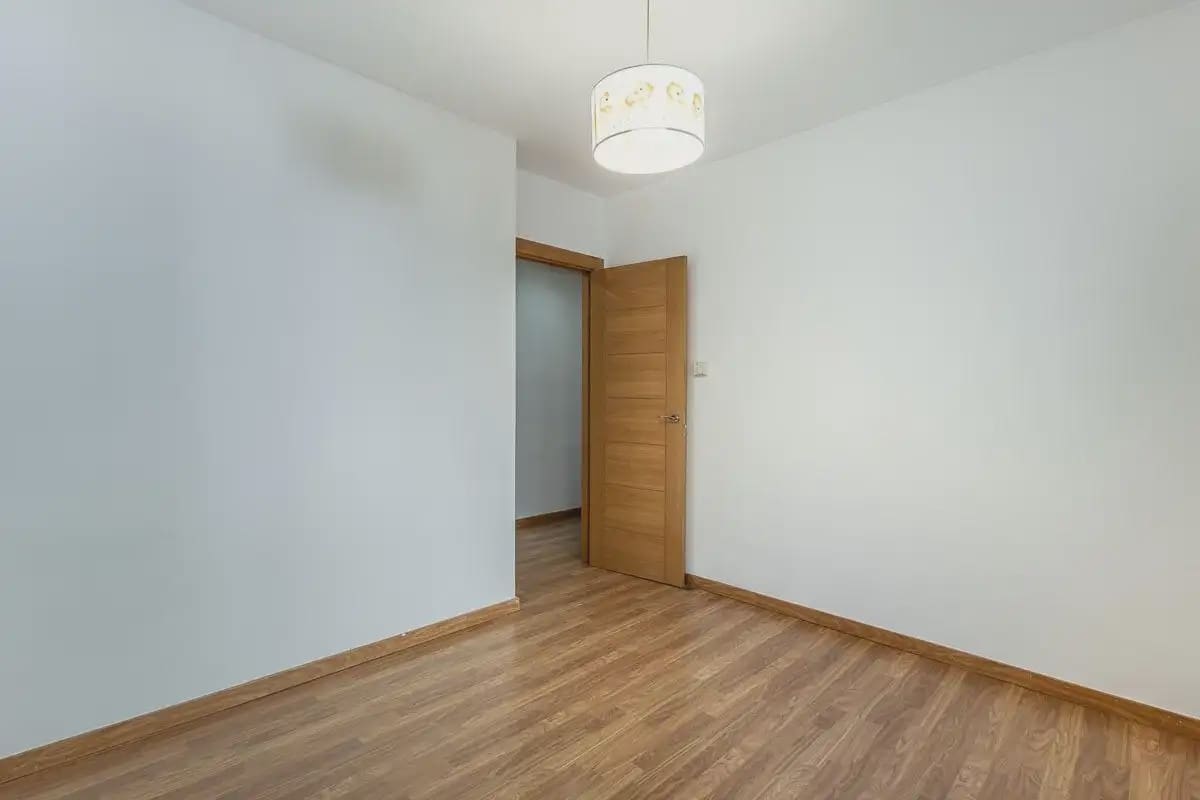 4 makuuhuone Kattohuoneisto myytävänä paikassa Alhendin mukana 
autotalli - 195 000 € (Ref: 9909975)