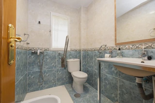 3 sovrum Lägenhet till salu i Camino de Ronda - Rosaleda, Granada stad - 259 000 € (Ref: 9912230)