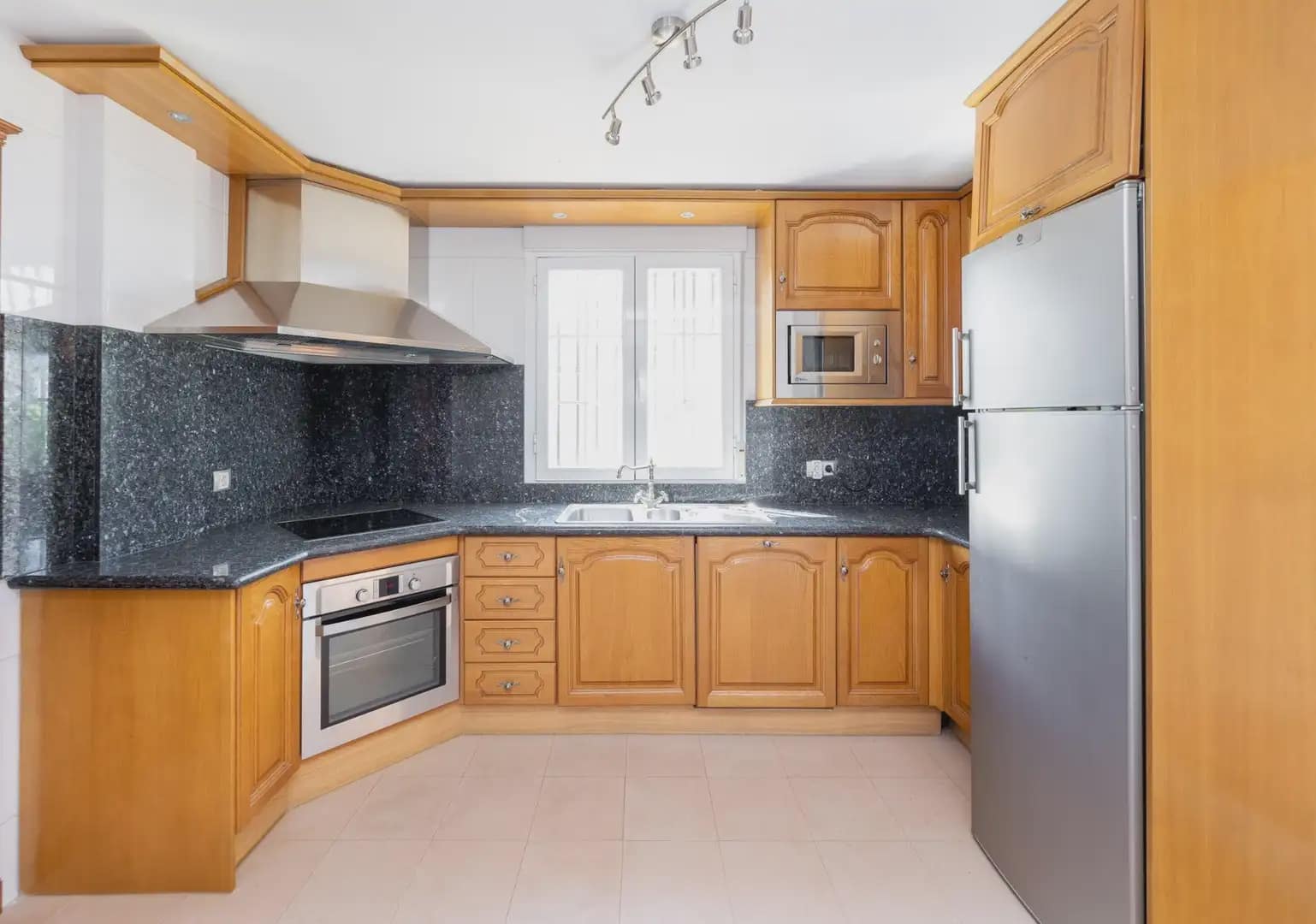 5 camera da letto Villa in vendita in Dilar con piscina garage - 390.000 € (Rif: 9912231)