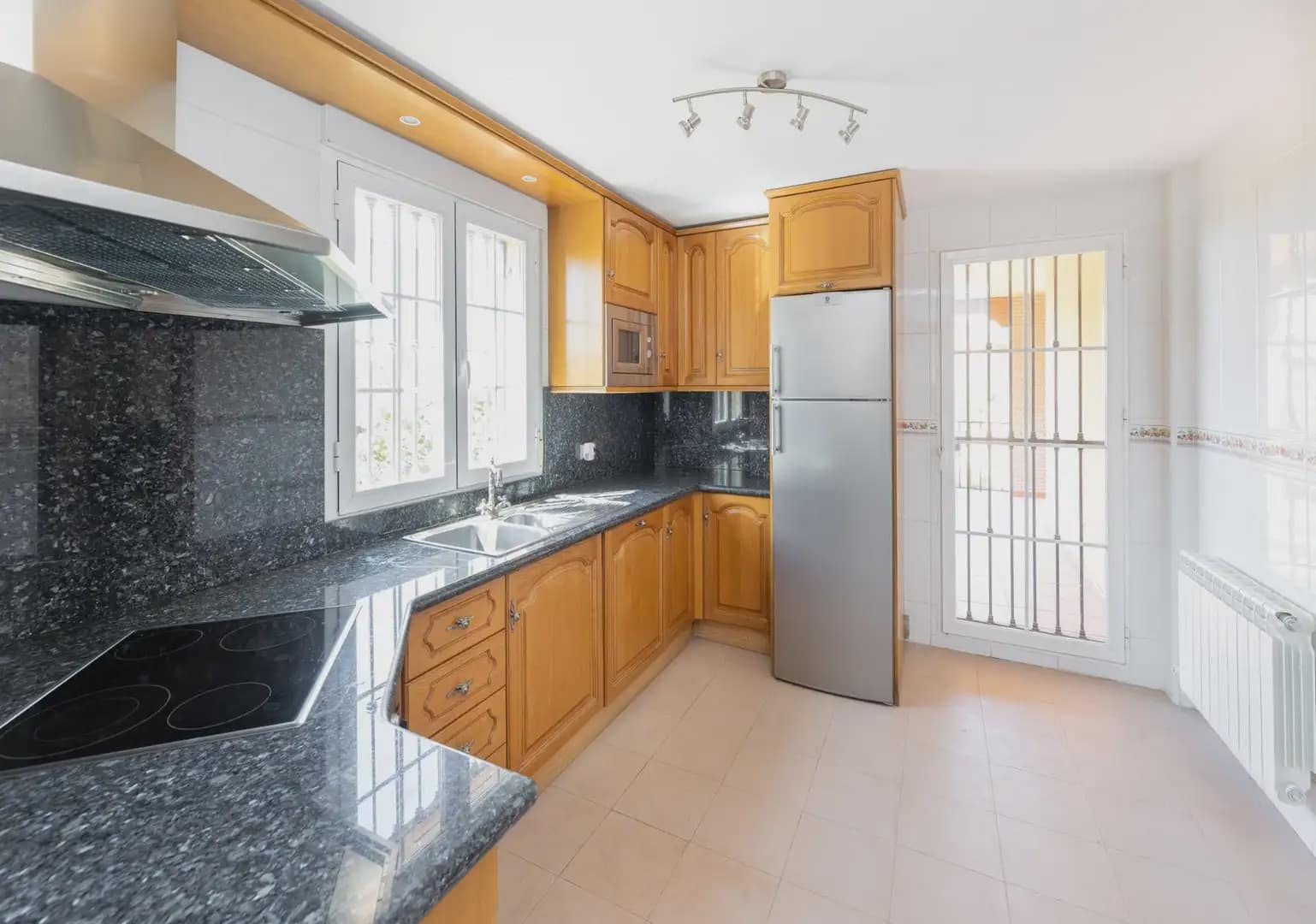 5 camera da letto Villa in vendita in Dilar con piscina garage - 390.000 € (Rif: 9912231)