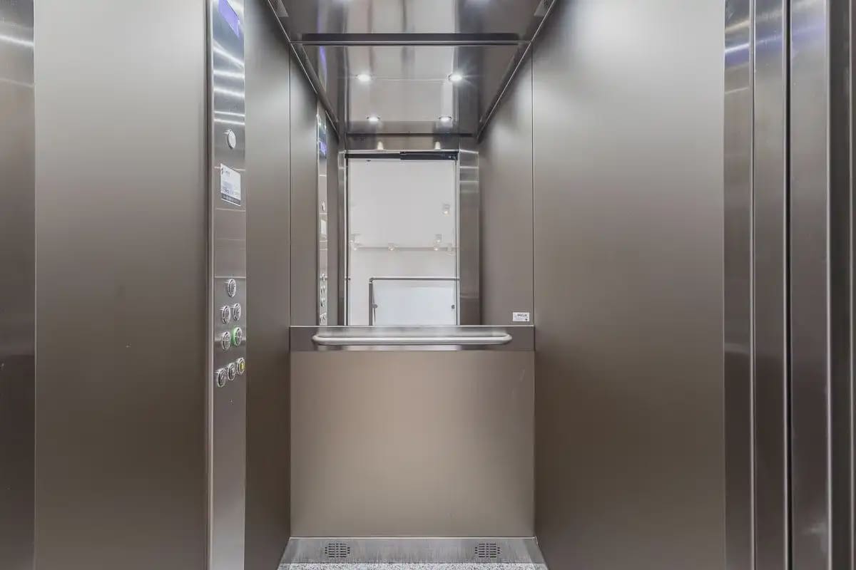Casa de 5 habitaciones en Granada ciudad en venta con piscina garaje - 1.495.000 € (Ref: 9914983)