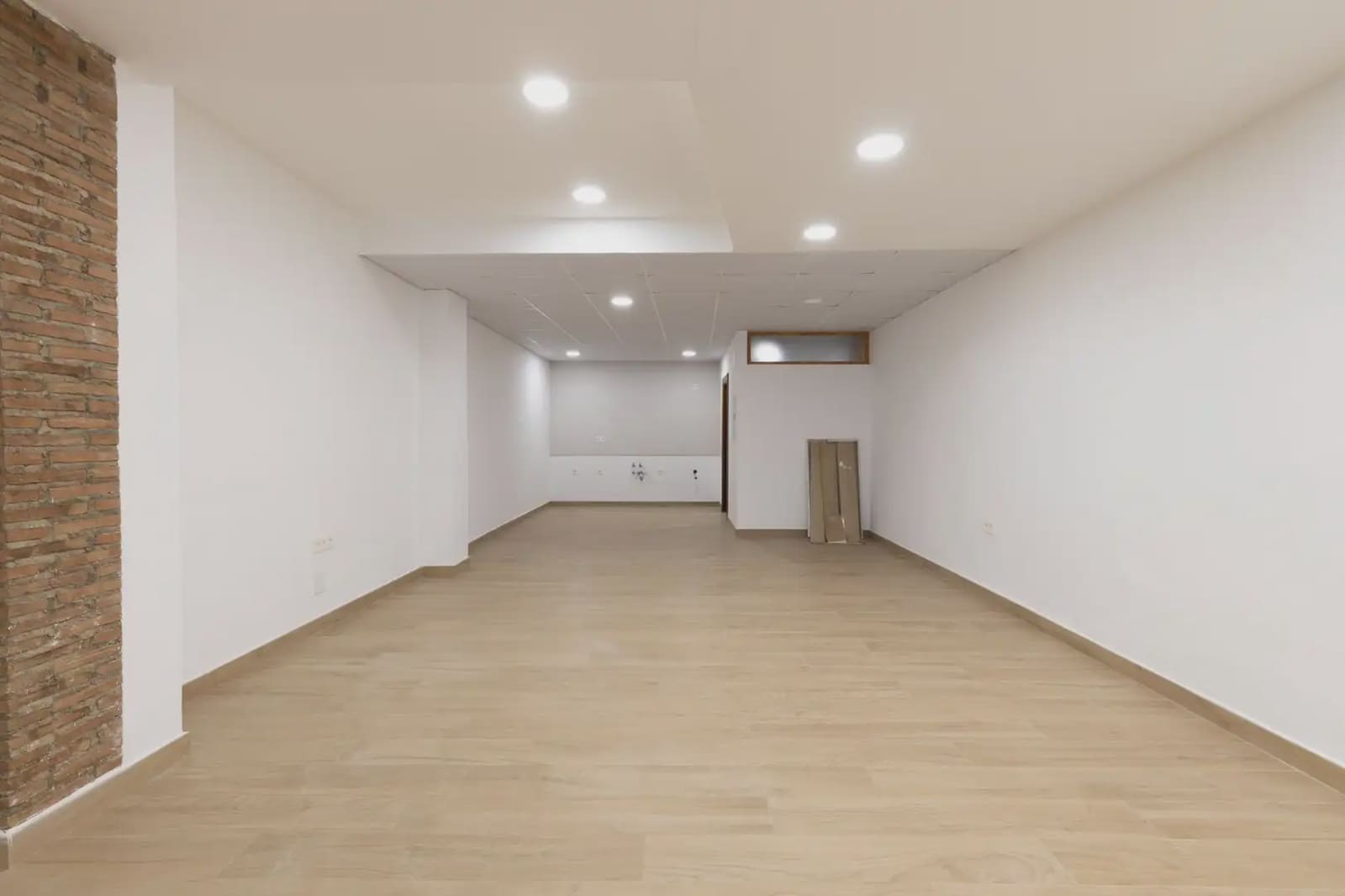 Erhverv til salg i Granada by - € 165.000 (Ref: 9915075)