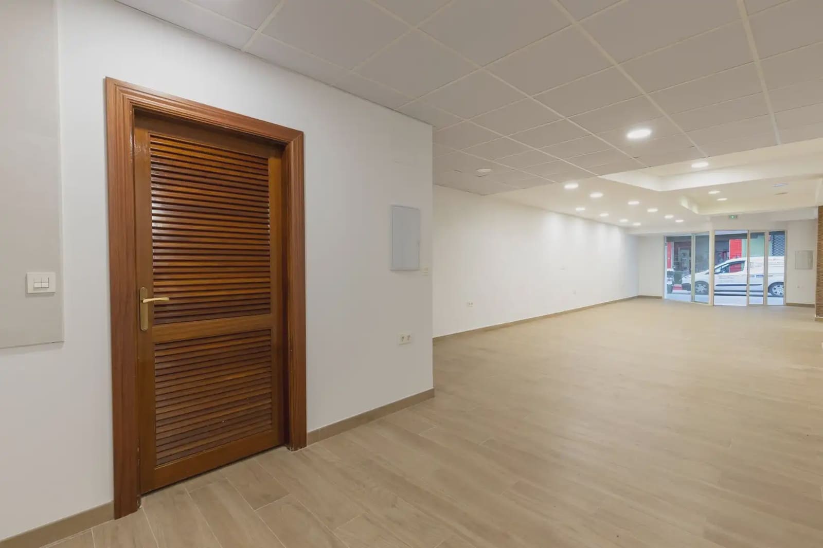 Erhverv til salg i Granada by - € 165.000 (Ref: 9915075)