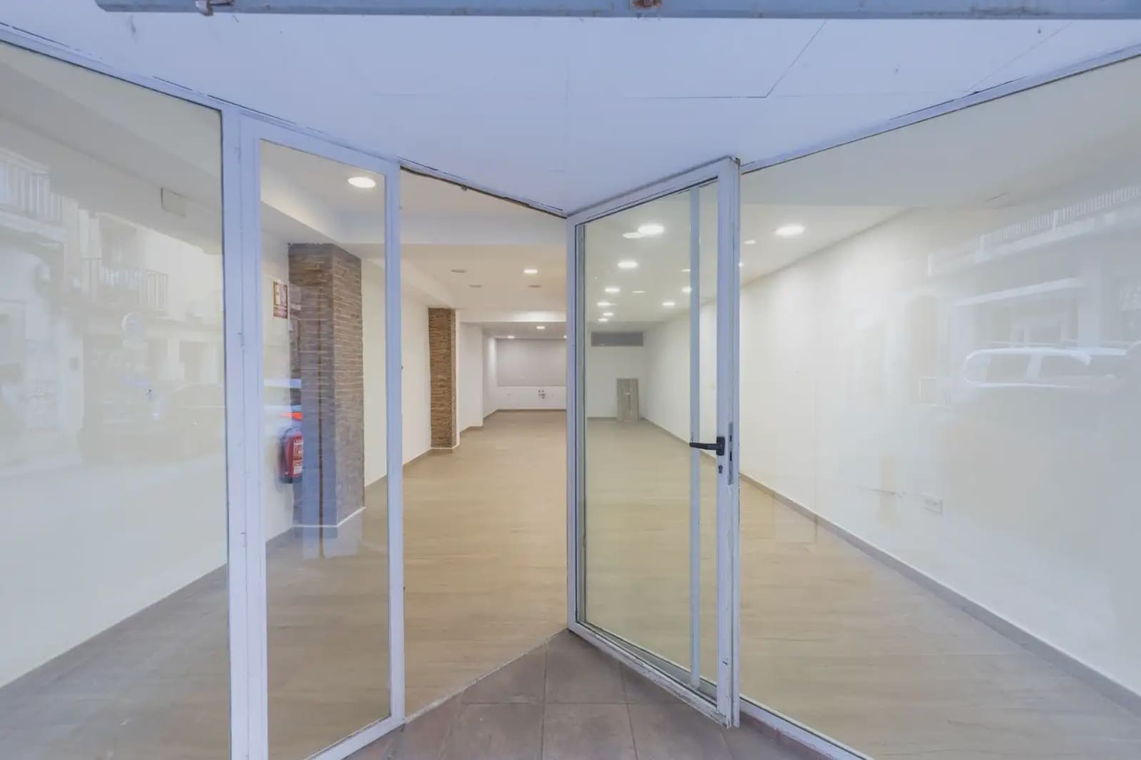 Erhverv til salg i Granada by - € 165.000 (Ref: 9915075)