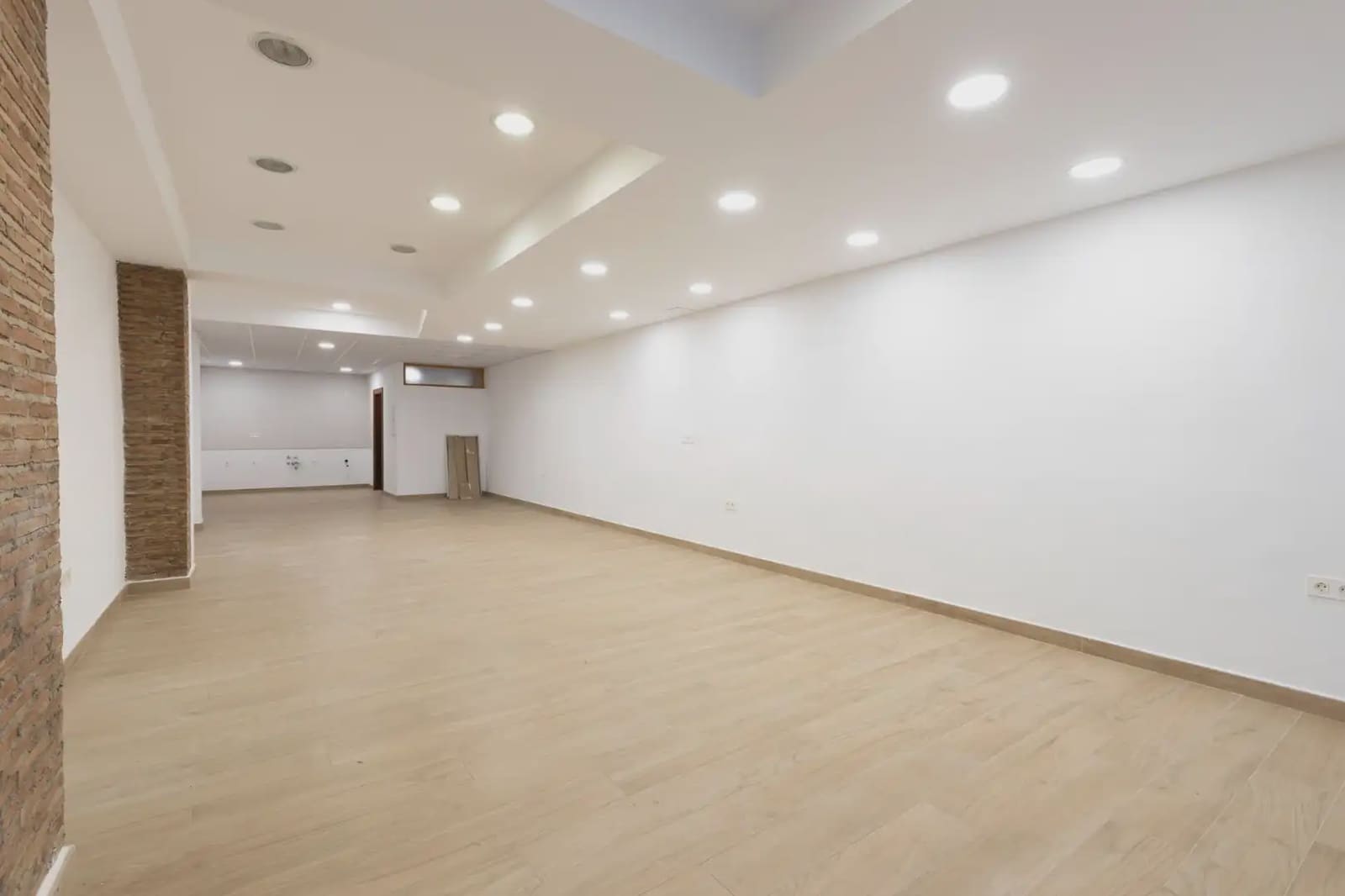 Erhverv til salg i Granada by - € 165.000 (Ref: 9915075)
