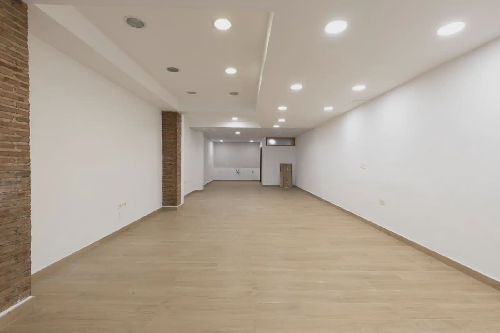 Erhverv til salg i Granada by - € 165.000 (Ref: 9915075)