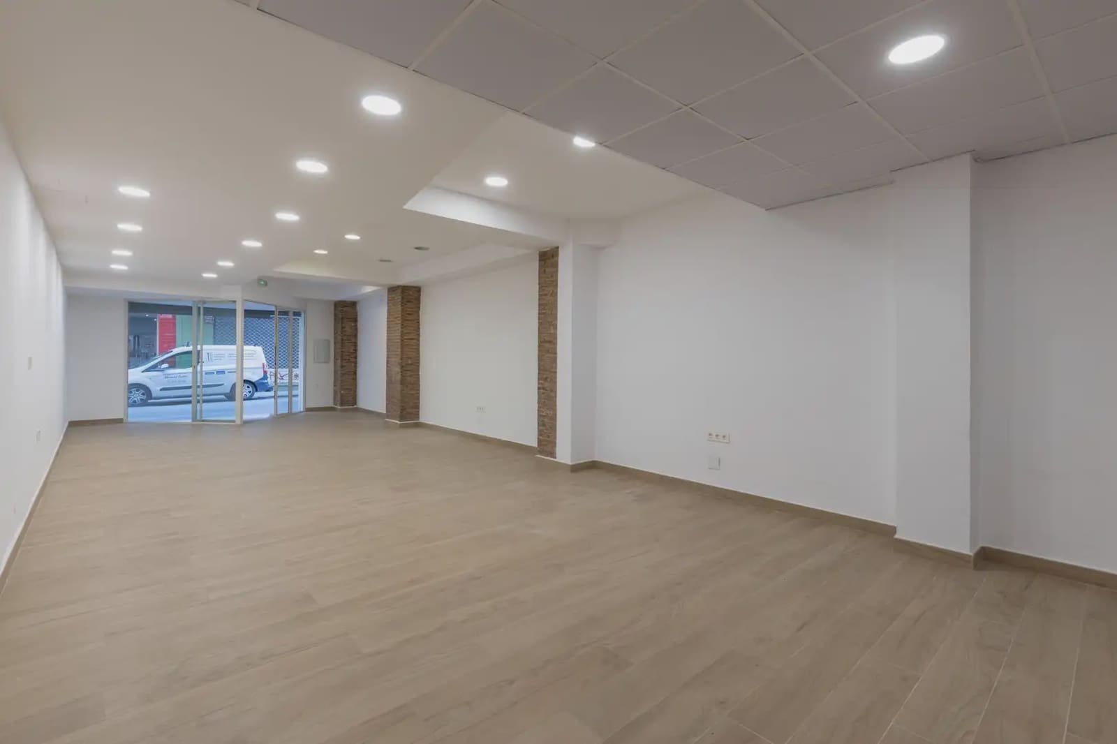 Erhverv til salg i Granada by - € 165.000 (Ref: 9915075)