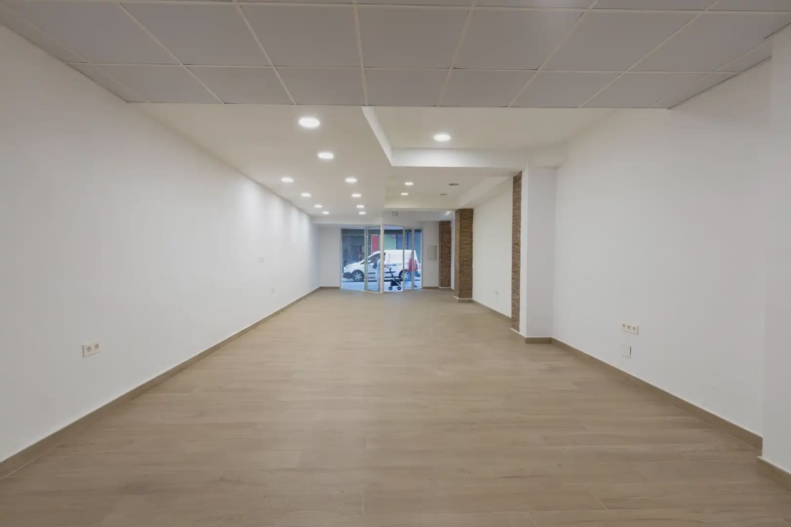 Erhverv til salg i Granada by - € 165.000 (Ref: 9915075)