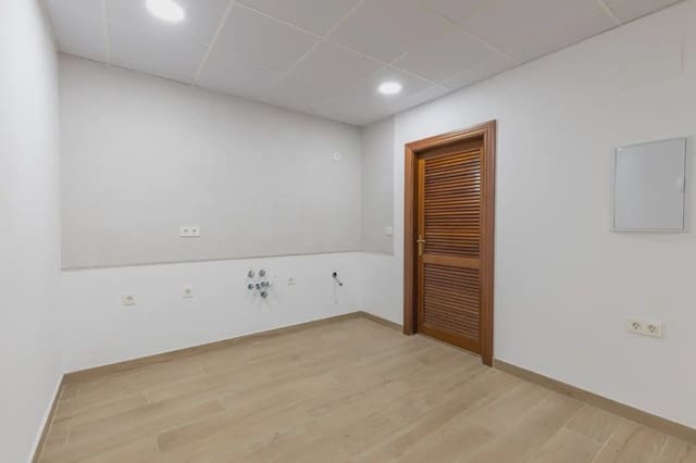 Erhverv til salg i Centro - Sagrario, Granada by - € 165.000 (Ref: 9915075)