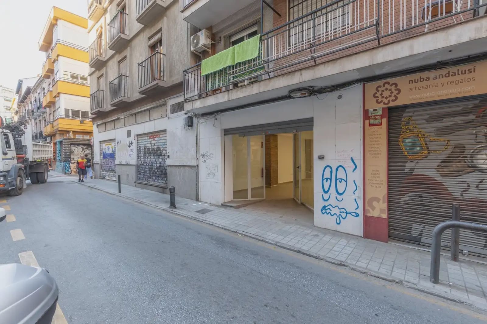 Erhverv til salg i Granada by - € 165.000 (Ref: 9915075)