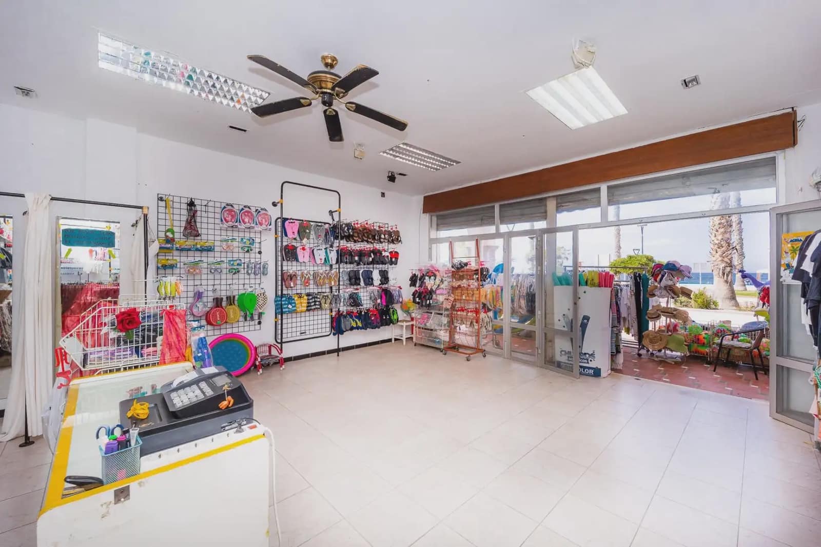 Commercial for sale in Salobrena with pool - € 299,500 (Ref: 9919073)