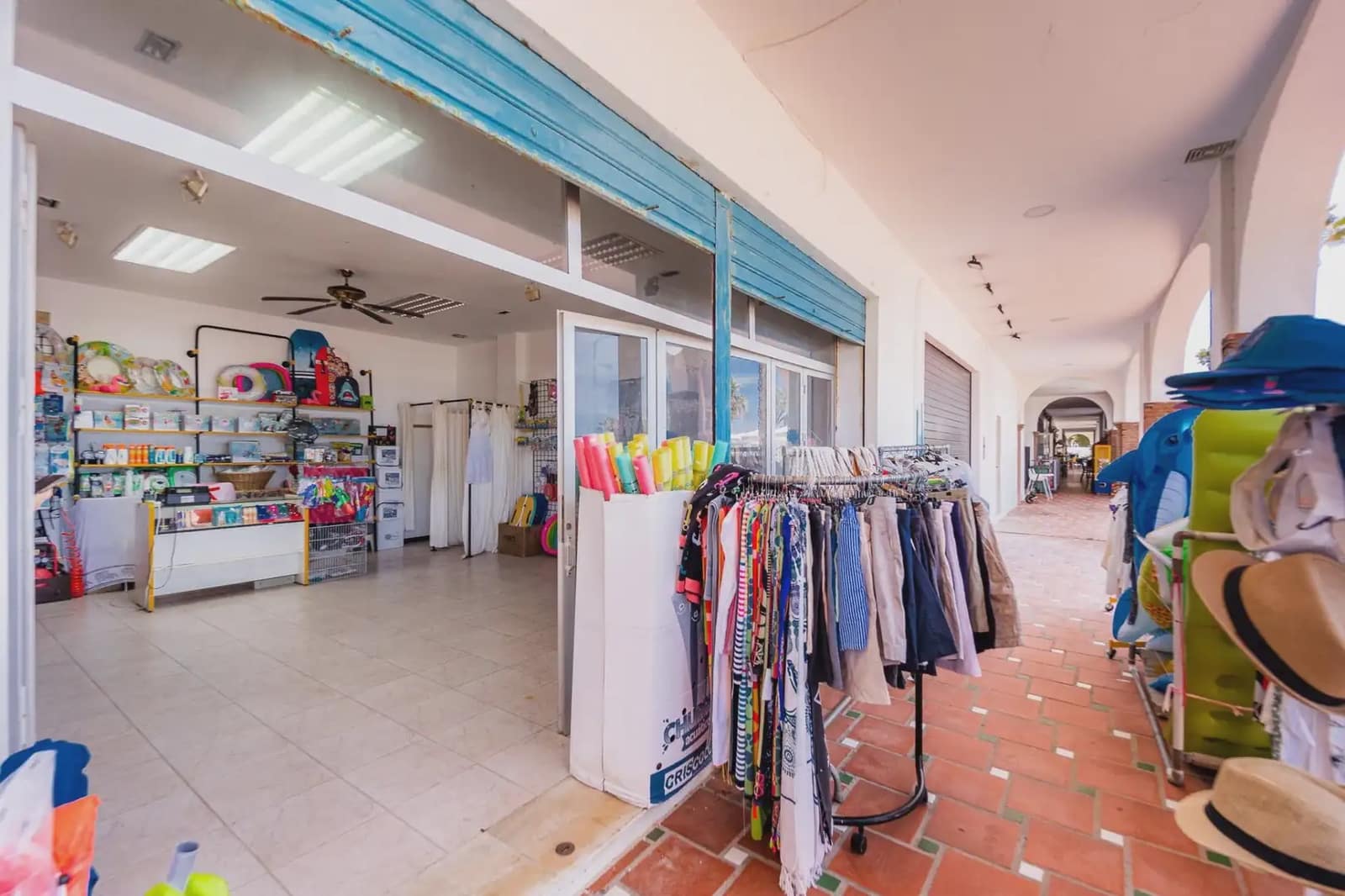Commercial for sale in Salobrena with pool - € 299,500 (Ref: 9919073)