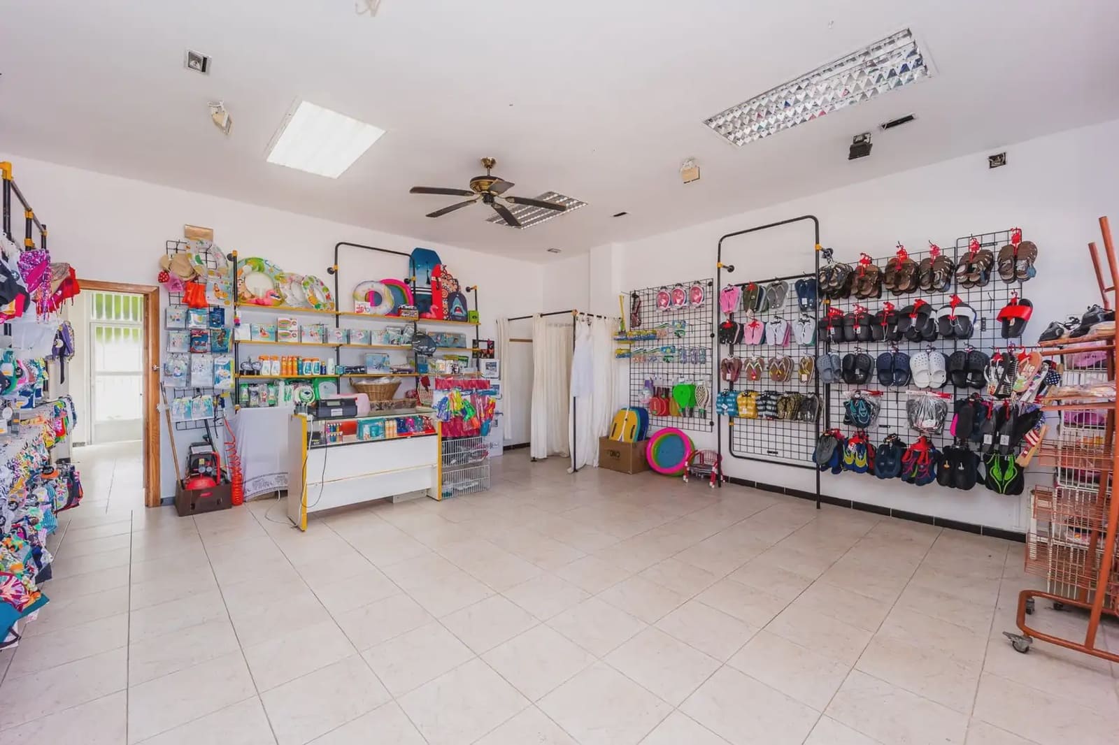 Commercial for sale in Salobrena with pool - € 299,500 (Ref: 9919073)