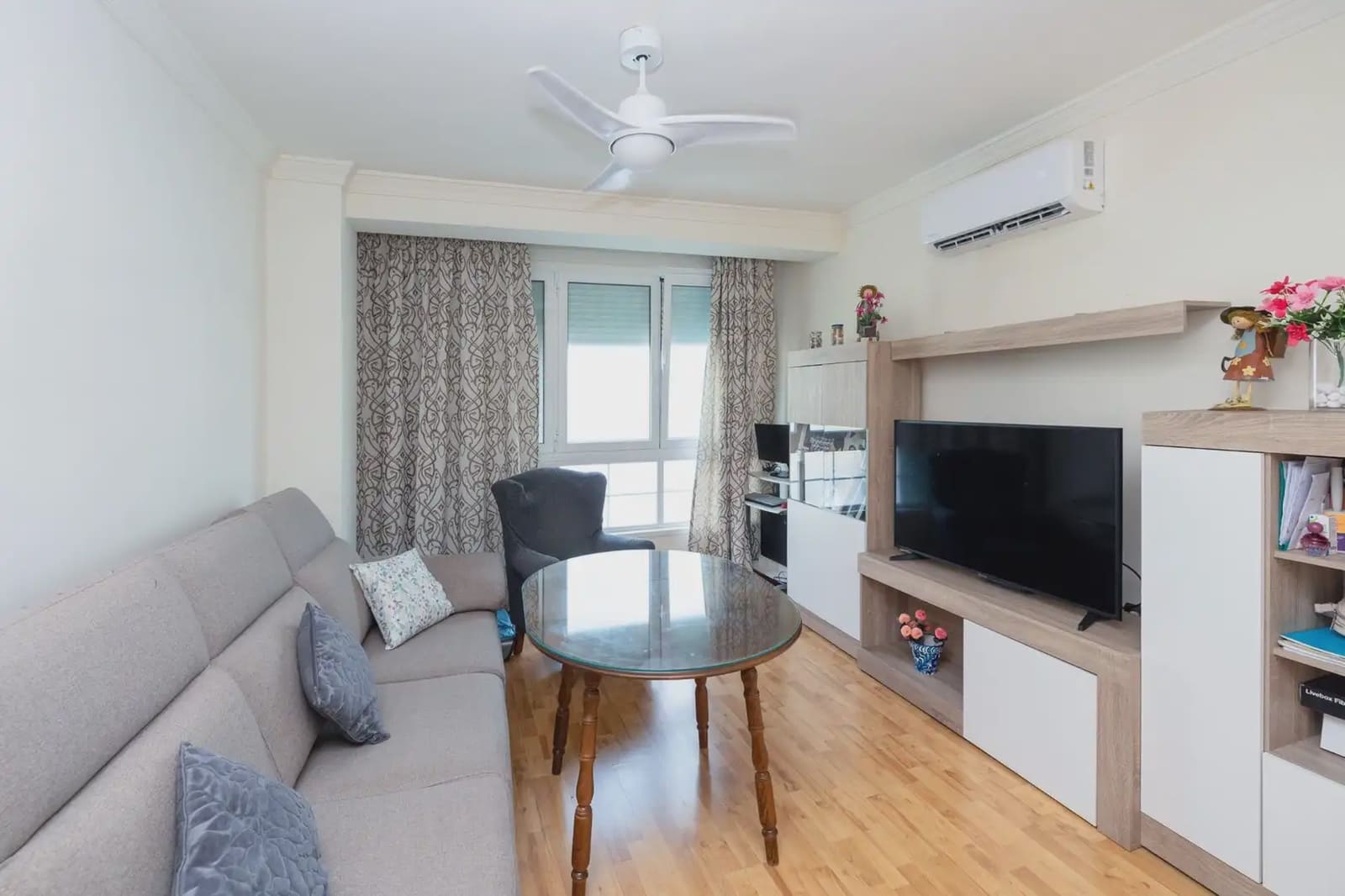 4 soveværelse Byhus til salg i Granada by med garage - € 300.000 (Ref: 9921166)
