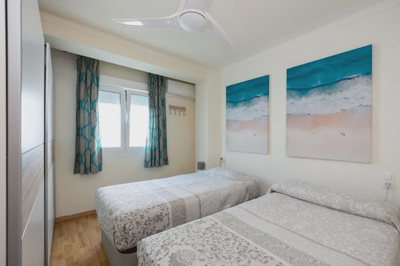 4 soveværelse Byhus til salg i Granada by med garage - € 300.000 (Ref: 9921166)