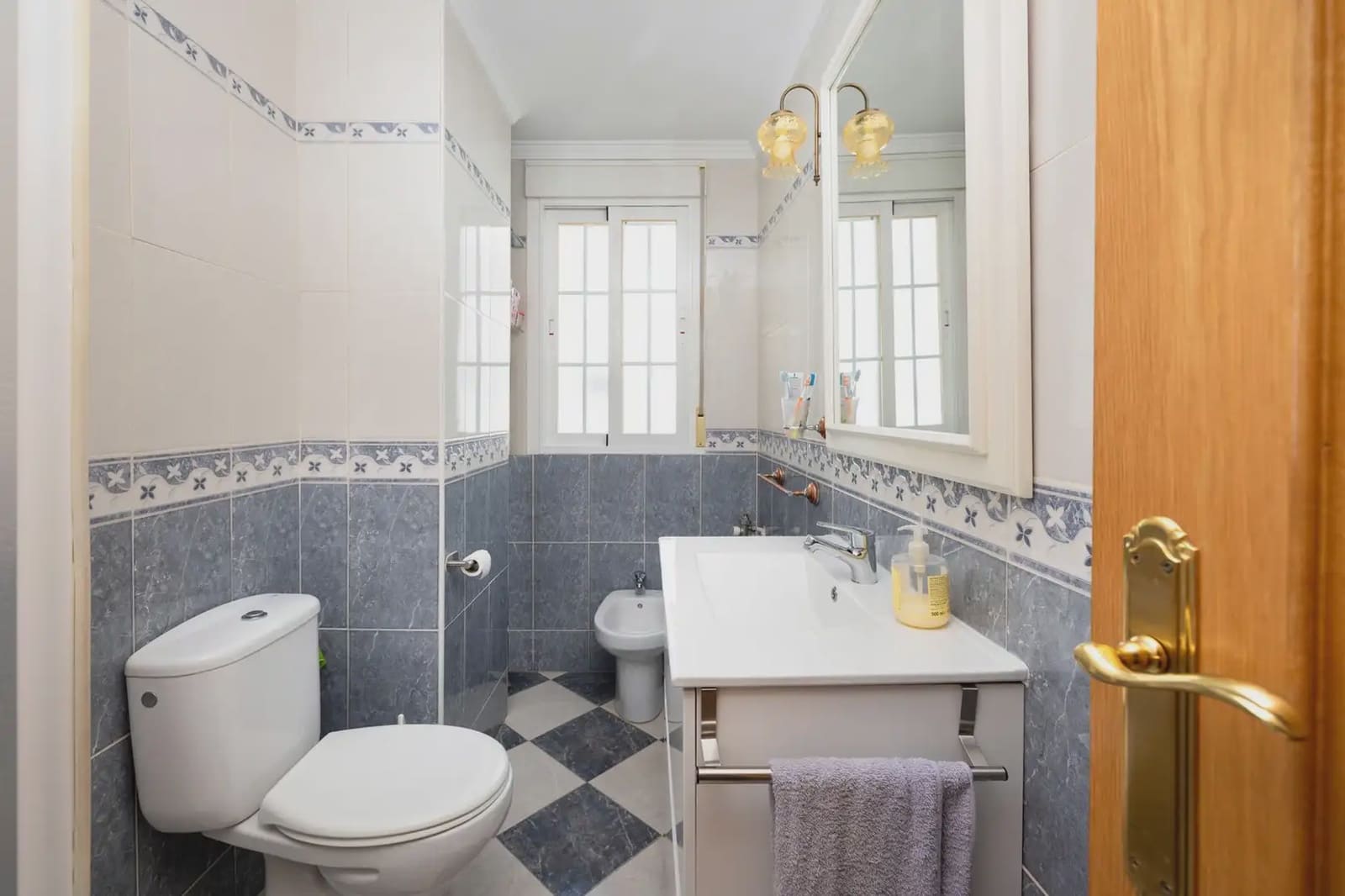 4 soveværelse Byhus til salg i Granada by med garage - € 300.000 (Ref: 9921166)