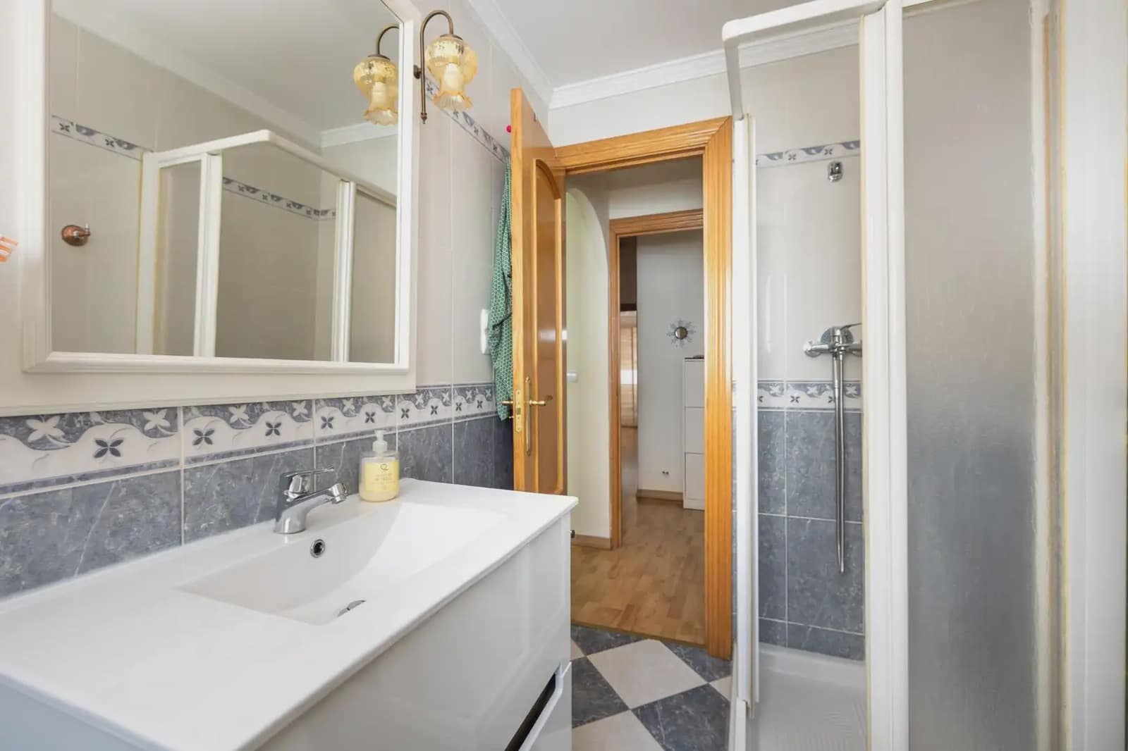 4 soveværelse Byhus til salg i Granada by med garage - € 300.000 (Ref: 9921166)