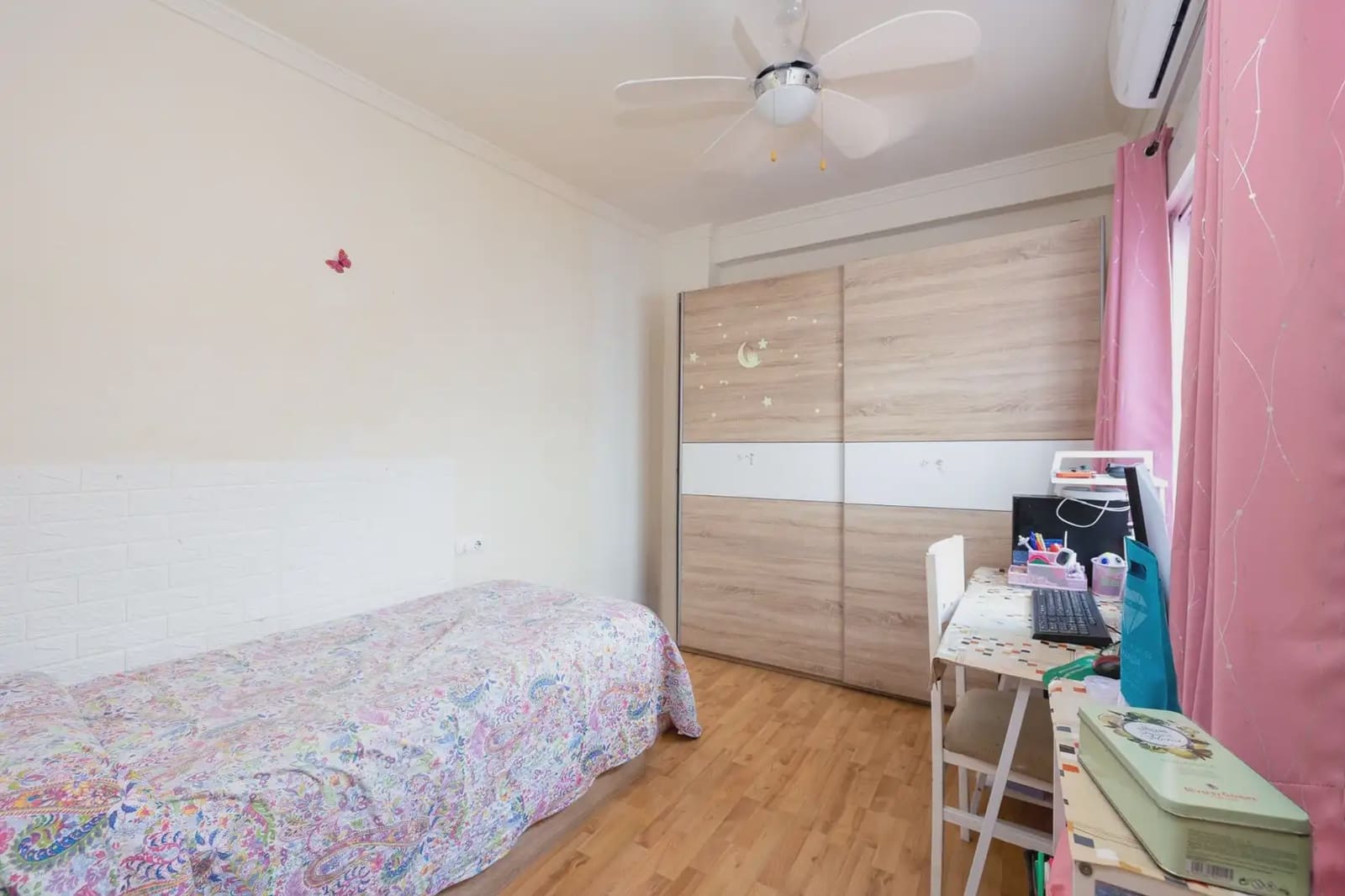4 soveværelse Byhus til salg i Granada by med garage - € 300.000 (Ref: 9921166)