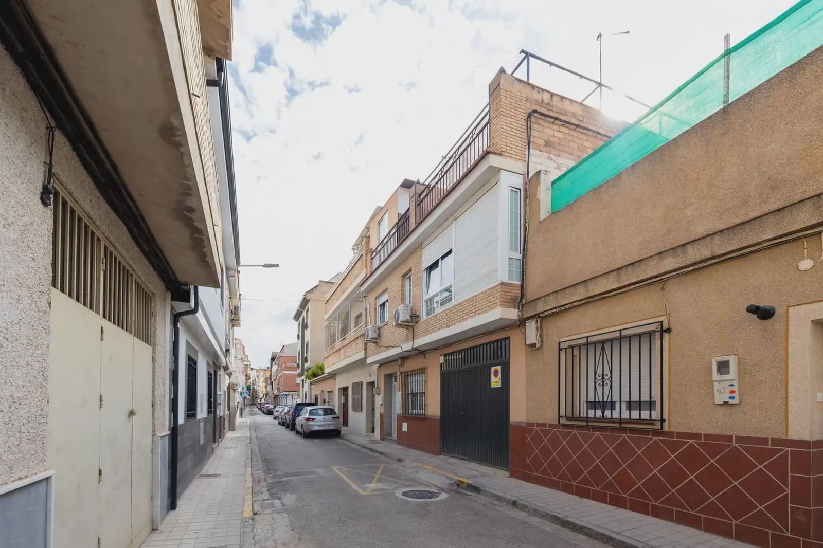 4 soveværelse Byhus til salg i Granada by med garage - € 300.000 (Ref: 9921166)