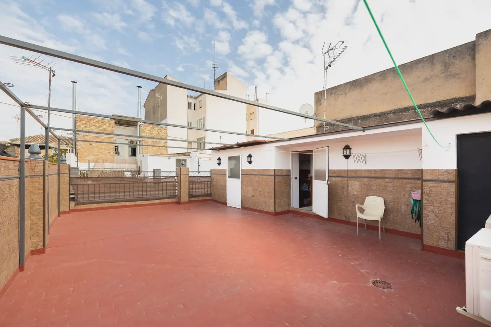 4 soveværelse Byhus til salg i Granada by med garage - € 300.000 (Ref: 9921166)